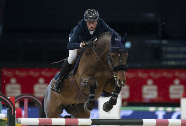 On-form Fuchs holds top spot after day one thriller