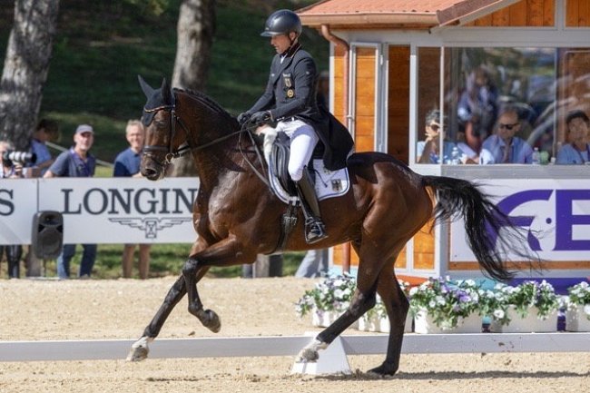 World record score for Team GB but Germany’s Jung snatches individual lead