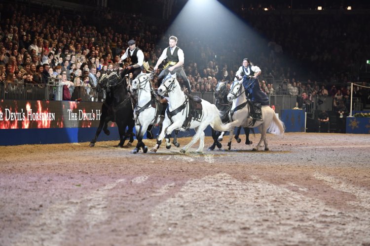 TOP HOLLYWOOD STUNT TEAM, THE DEVIL’S HORSEMEN, TO PERFORM AT THE LONDON INTERNATIONAL HORSE SHOW