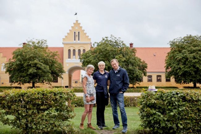 Vaulting proves it's 'All in the Family'